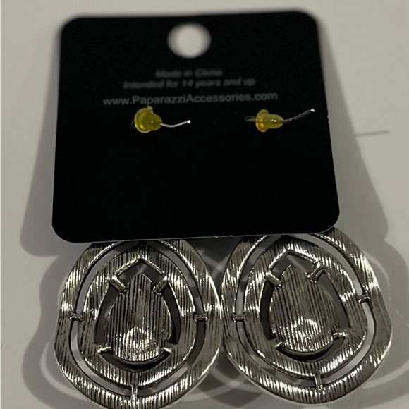 NWT Paparazzi Royal Squad Silver Filigree Dangle Earrings - Picture 2 of 3